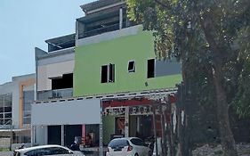 Oyo Life 92877 Hotel Rainbow 7296