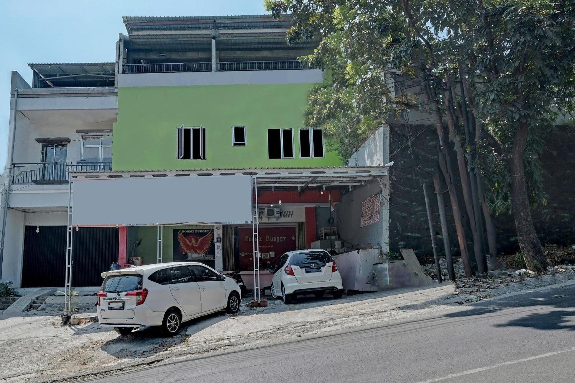 Oyo Life 92877 Hotel Rainbow 7296 Semarang Bagian luar foto