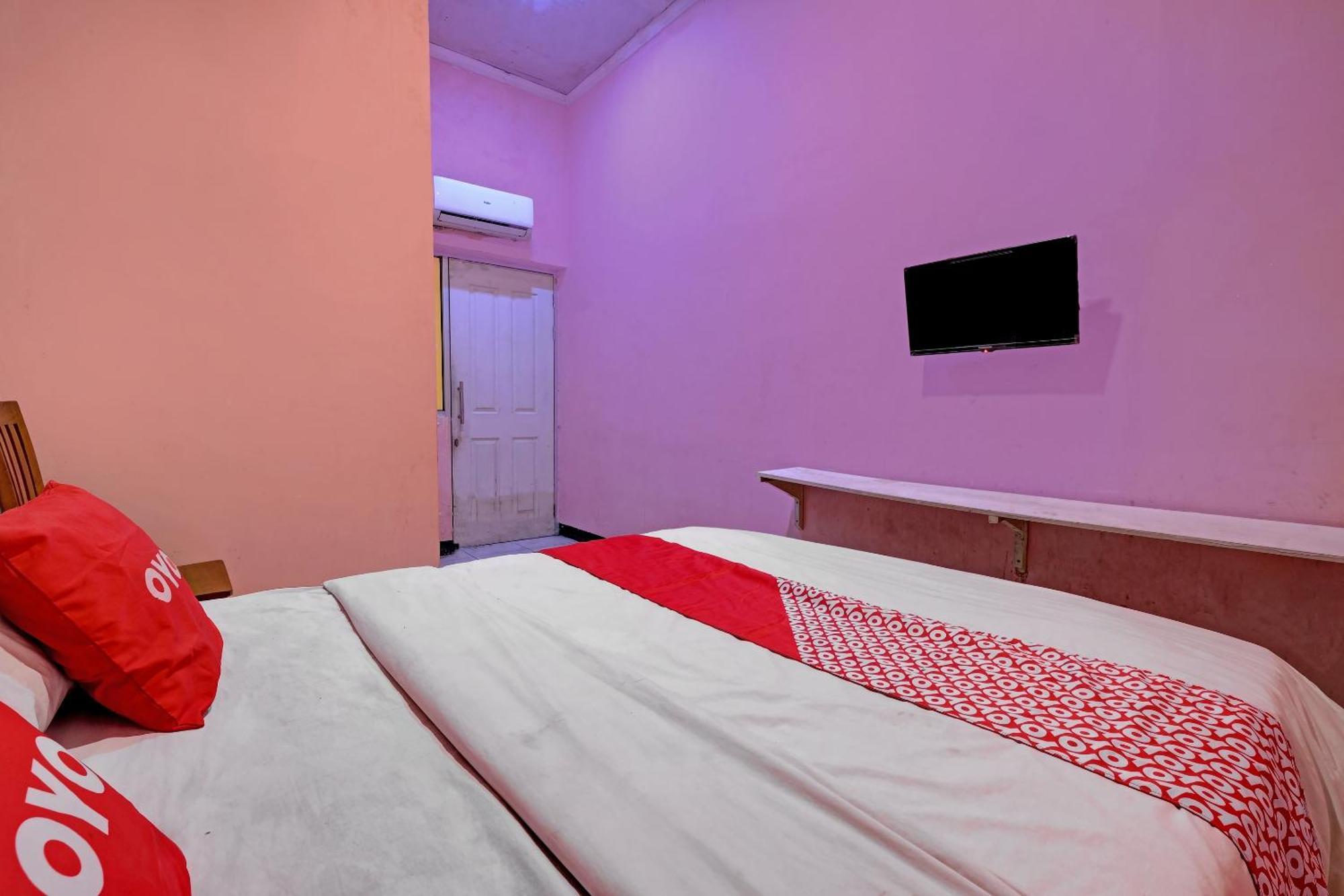 Oyo Life 92877 Hotel Rainbow 7296 Semarang Bagian luar foto