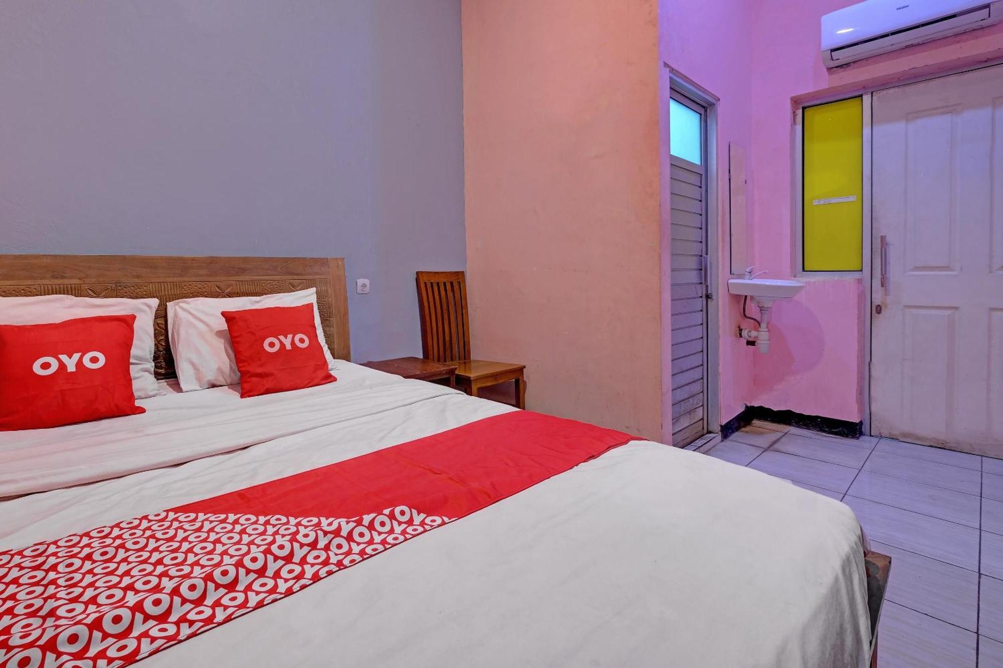 Oyo Life 92877 Hotel Rainbow 7296 Semarang Bagian luar foto