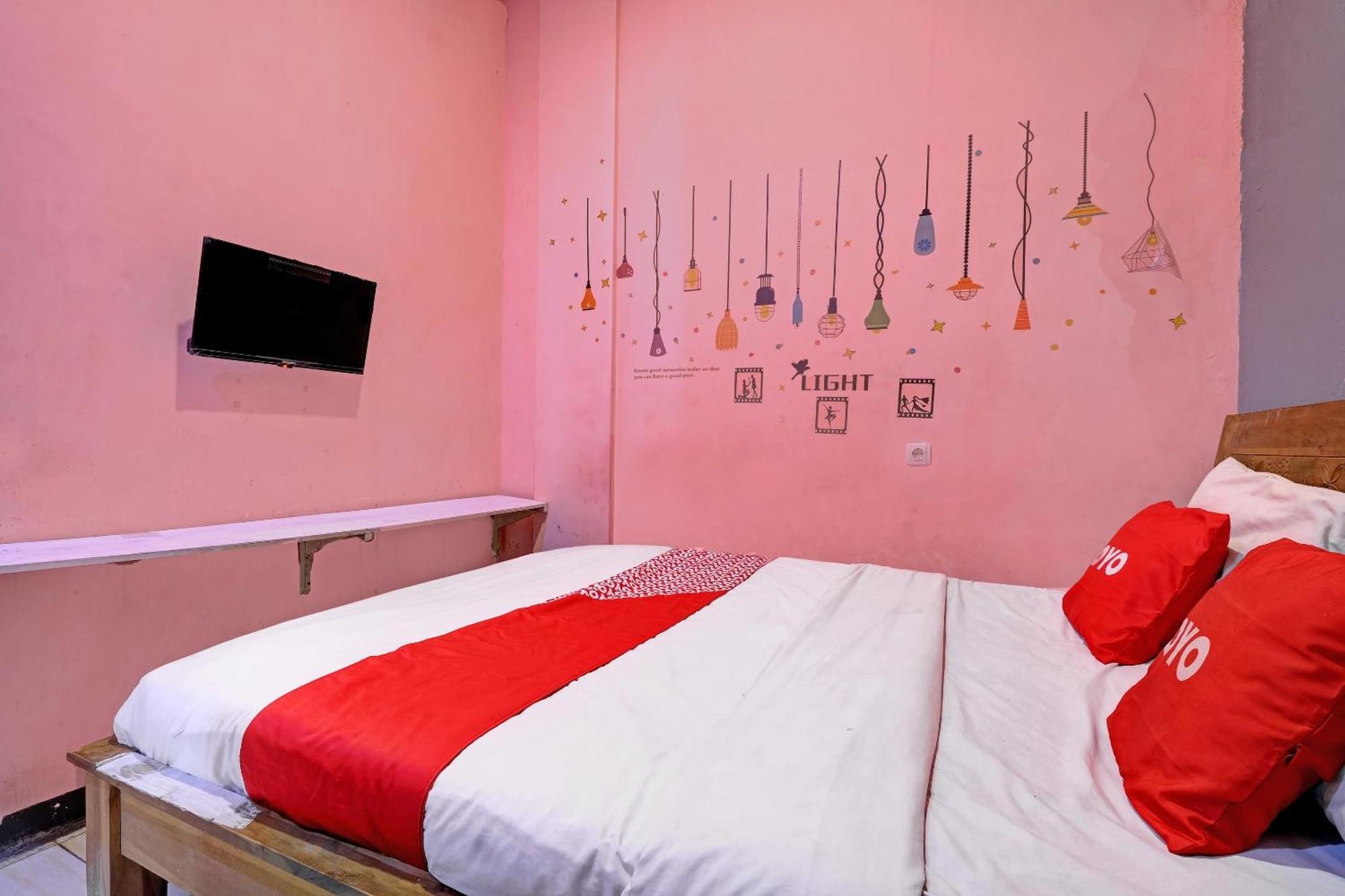 Oyo Life 92877 Hotel Rainbow 7296 Semarang Bagian luar foto