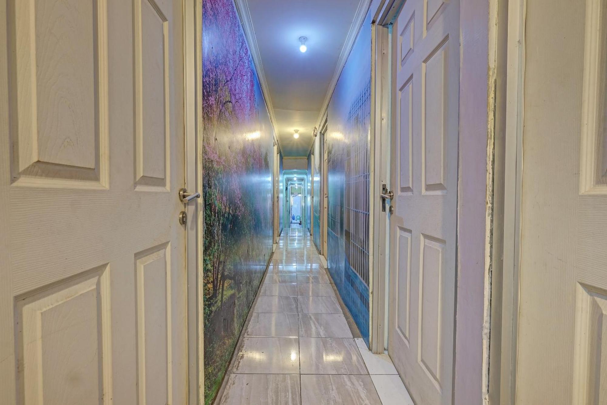 Oyo Life 92877 Hotel Rainbow 7296 Semarang Bagian luar foto