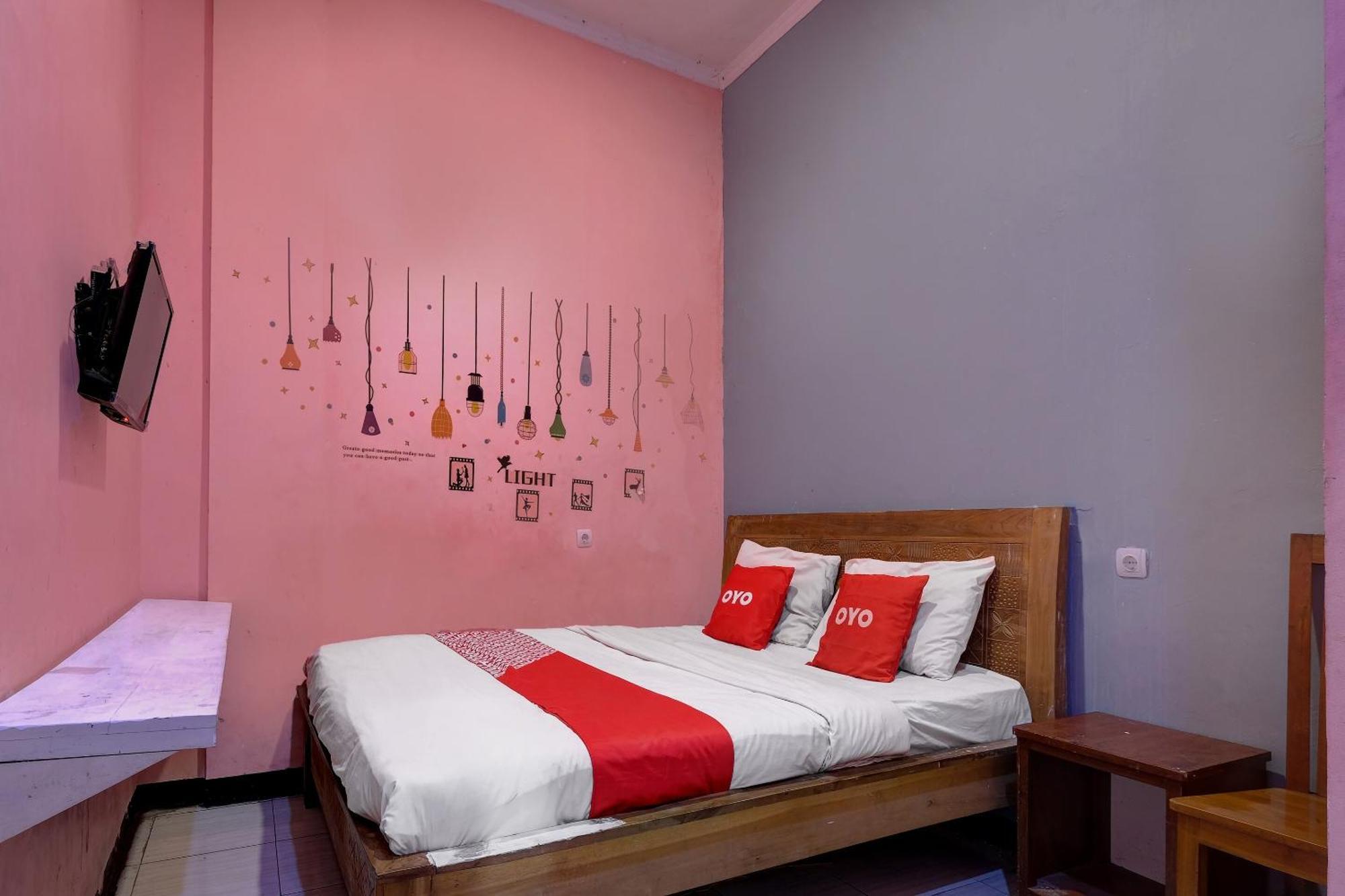 Oyo Life 92877 Hotel Rainbow 7296 Semarang Bagian luar foto