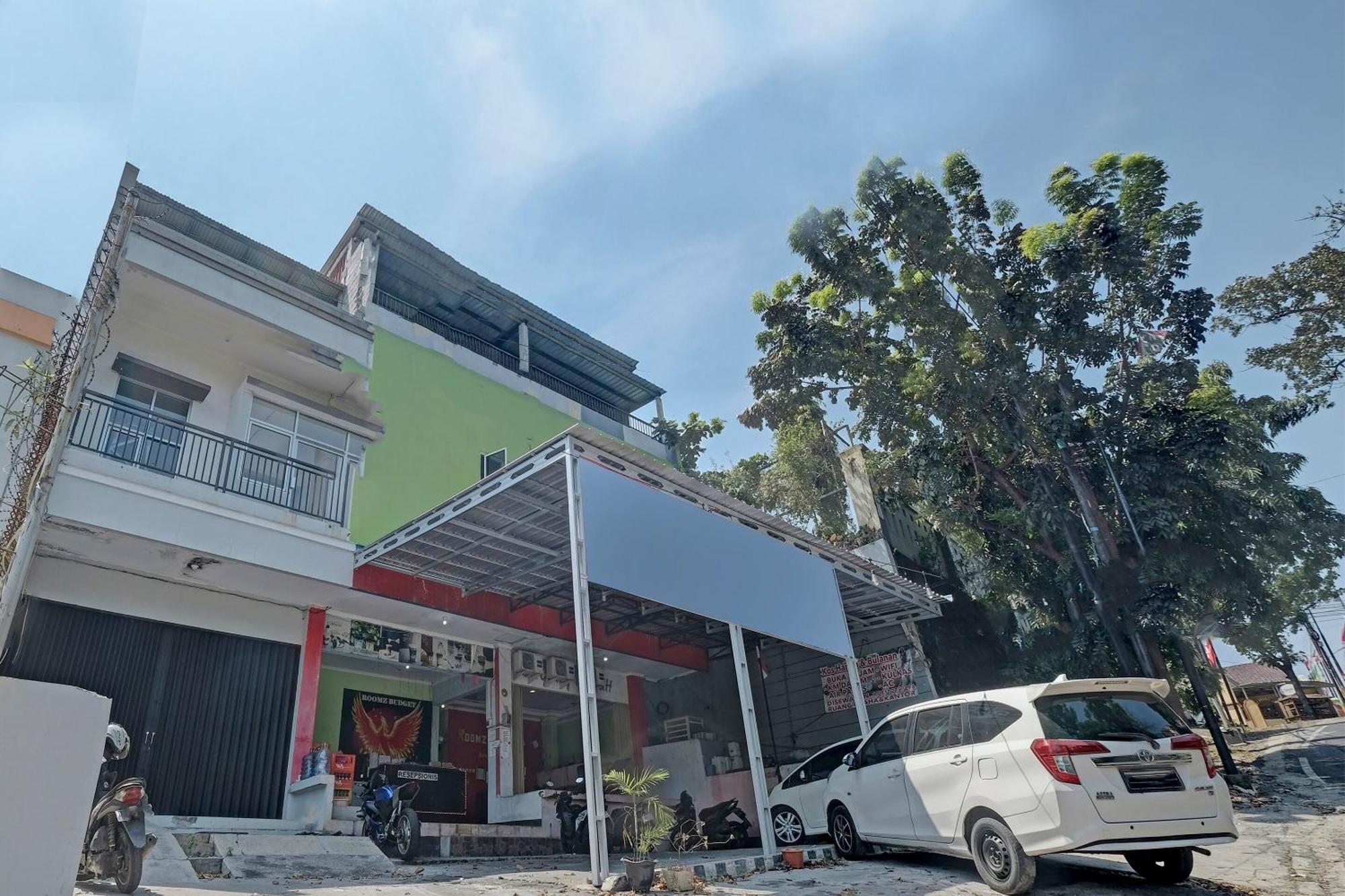 Oyo Life 92877 Hotel Rainbow 7296 Semarang Bagian luar foto