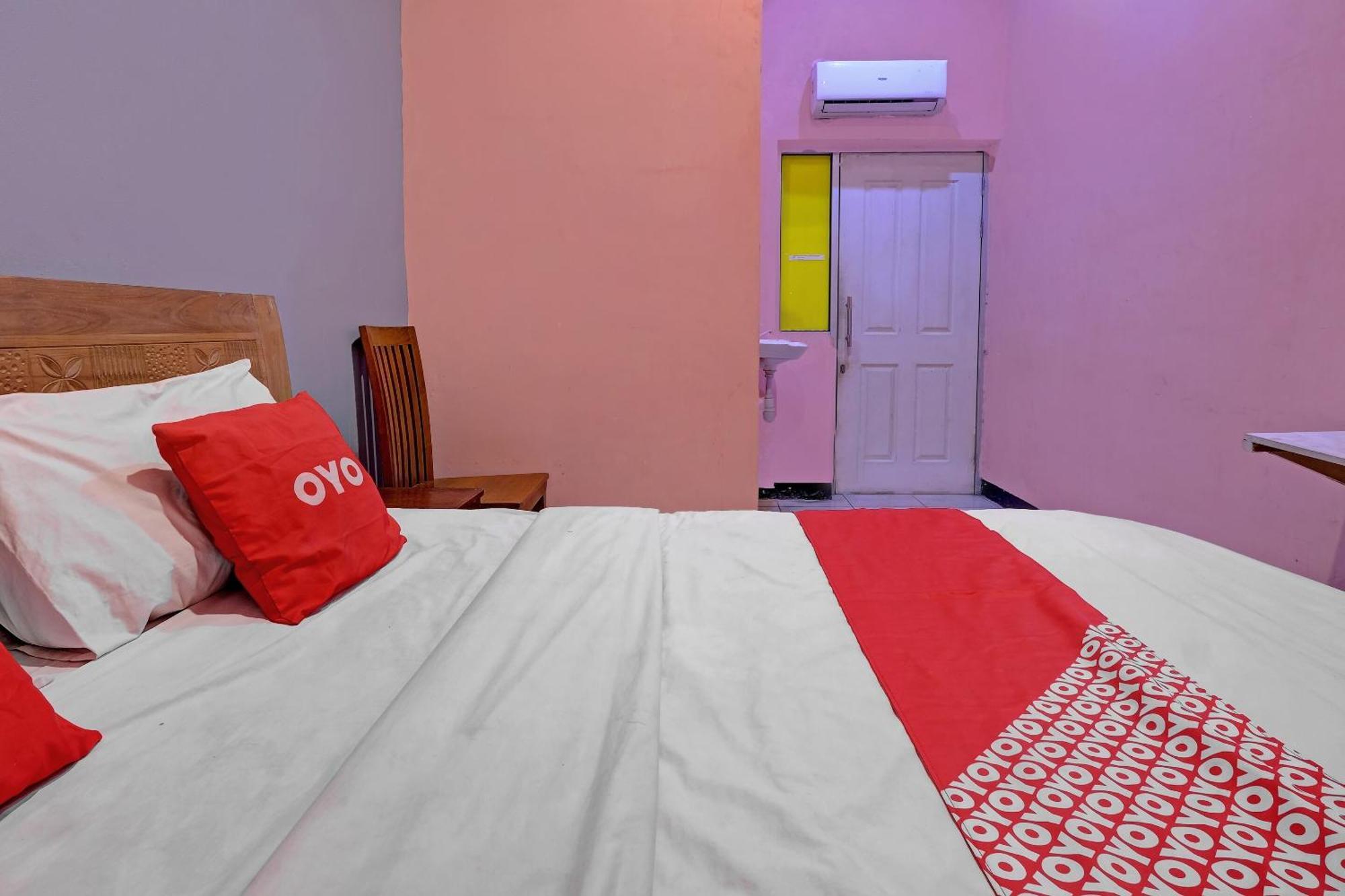 Oyo Life 92877 Hotel Rainbow 7296 Semarang Bagian luar foto