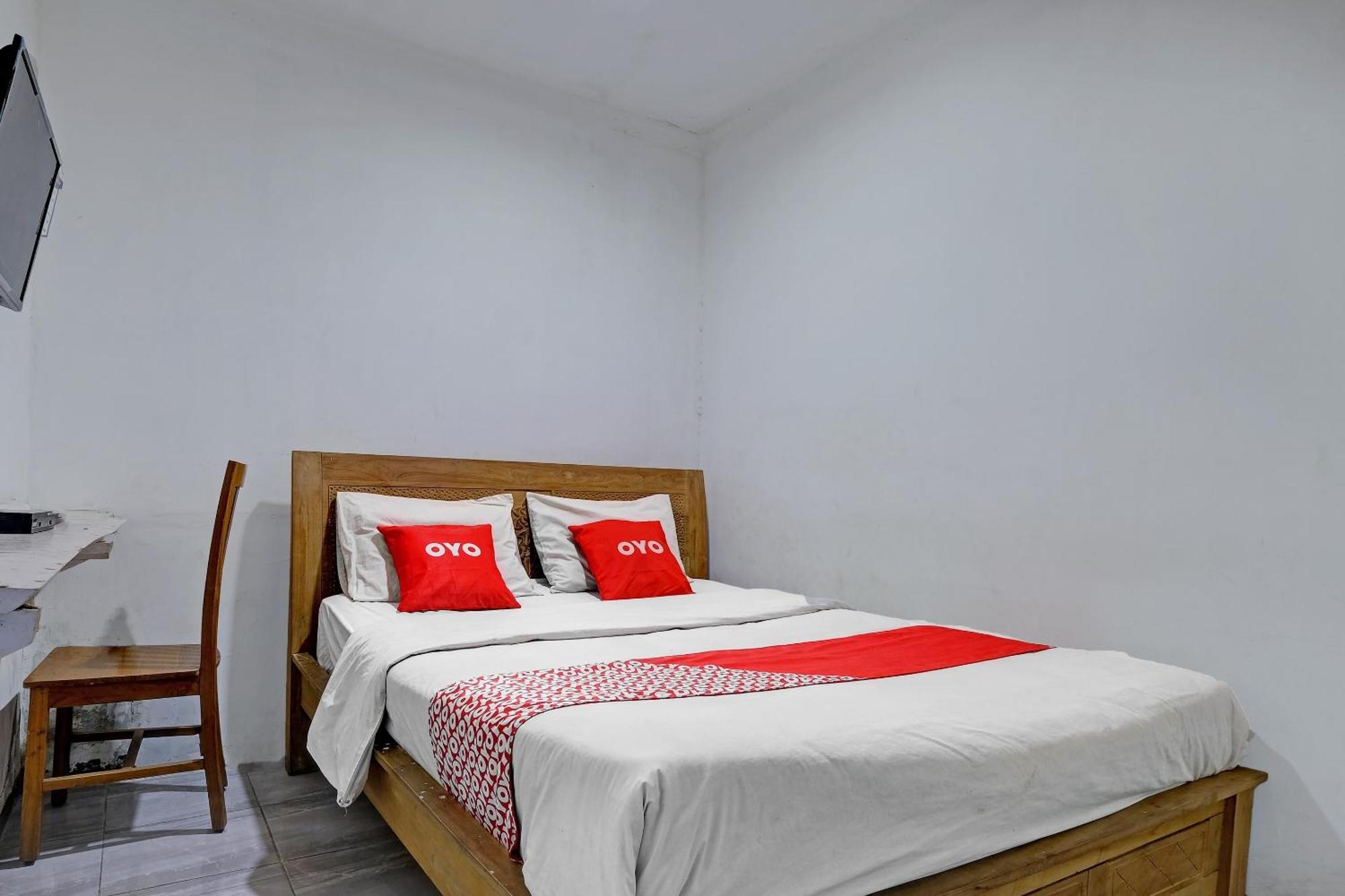 Oyo Life 92877 Hotel Rainbow 7296 Semarang Bagian luar foto