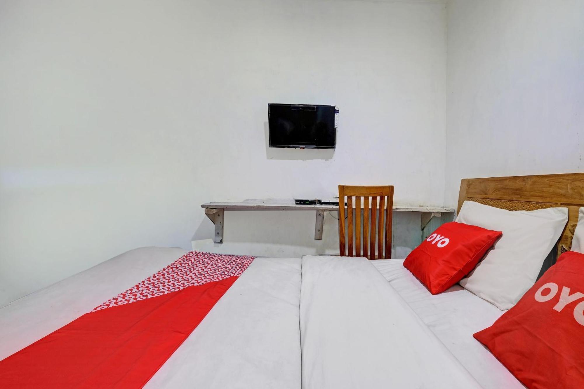 Oyo Life 92877 Hotel Rainbow 7296 Semarang Bagian luar foto